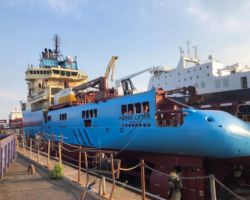 Overhaling af hovedmotor på Maersk Lifter