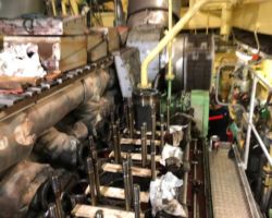 Overhaling af hovedmotor på Maersk Lifter