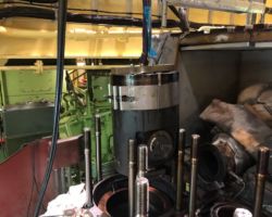 Overhaling af hovedmotor på Maersk Lifter